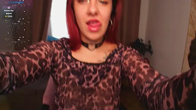 Tory_Vixen - tease cleavage closer: