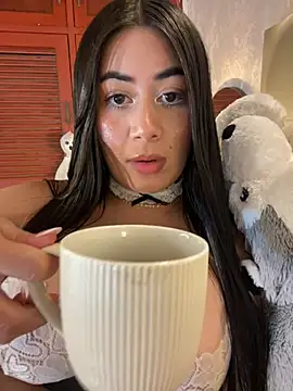 _MadiLee_ - Spit on your nipples, squeeze them!
