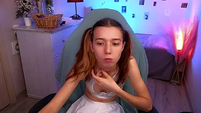 Vivian_Brooks - chest glow for 5 seconds
