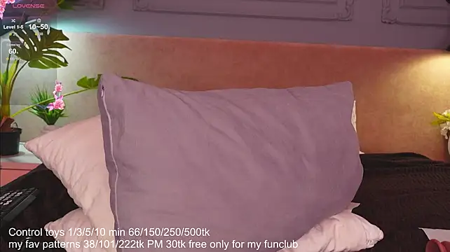 Lil__Fleur - play with nipples