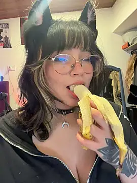 Poisonissa - doggy tease from side