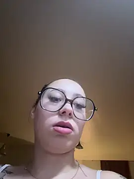 Queenlo_xxx - gagne 2 vidéos baise🔥