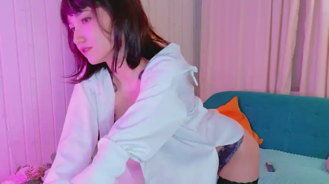 GentleMusee - Juicy ass seduces on cam