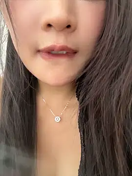 Love-yiyi - 全裸脱衣跳舞5分钟