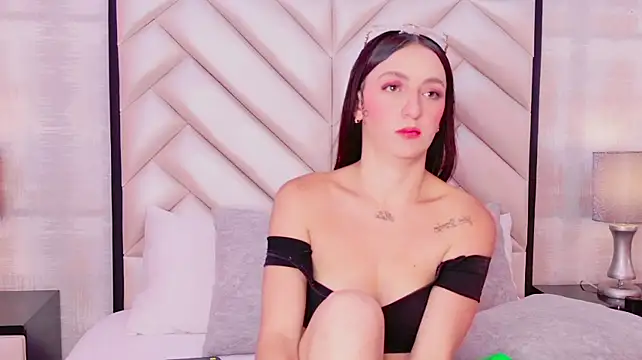 MarilynWilld - Squeeze nipples 🥵