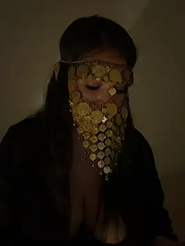 NiaBeurette - Plug dans mon cul