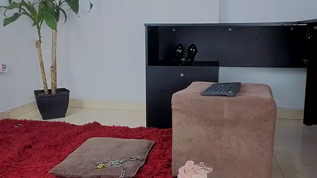 Mariana_Lu - plug ass+ azotes