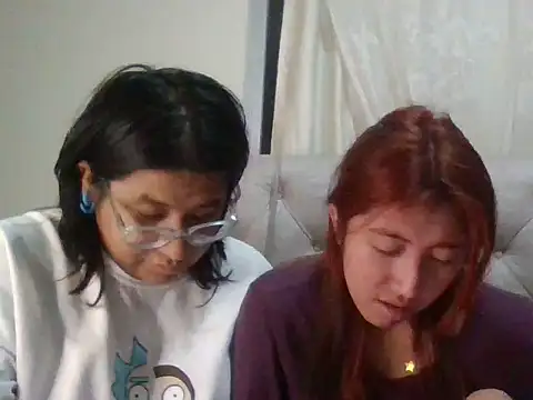Sarah12333 - Bañarnos juntas
