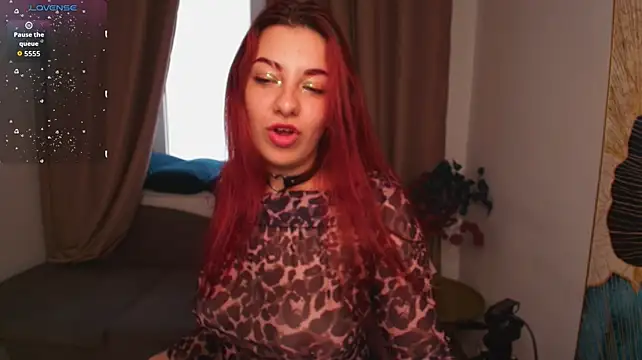 Tory_Vixen - tease cleavage closer: