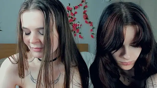KrystalTrudel - shoke and kiss each other