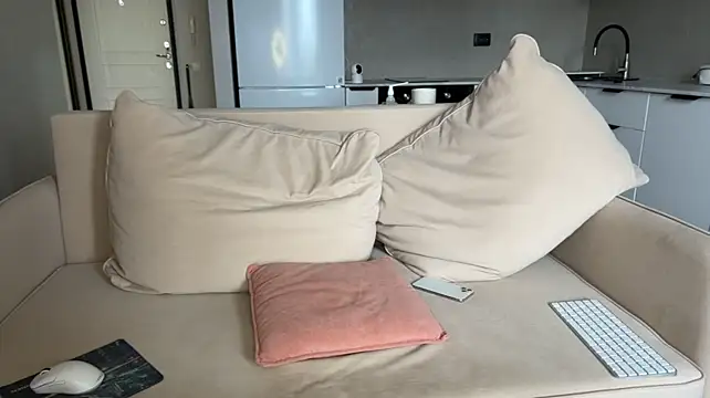 Molly_Beauti - Double penetration and SQUIRT