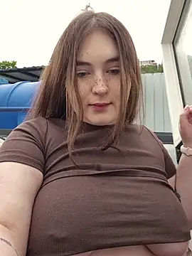 Yuminull - Squirt there outside