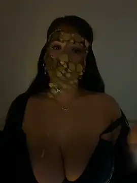 NiaBeurette - Plug dans mon cul