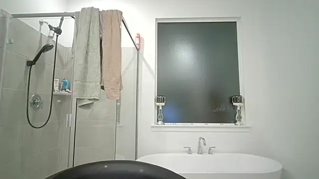 Therosaliaxox - wet white tee