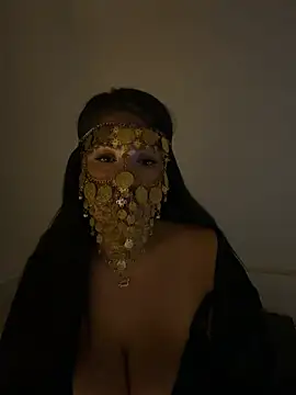 NiaBeurette - Plug dans mon cul
