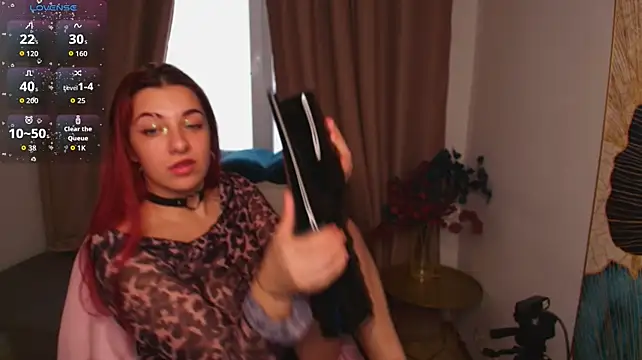 Tory_Vixen - tease cleavage closer: