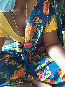Tamilselviroja- - 😍 2 boobs oil show 😍