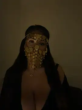 NiaBeurette - Plug dans mon cul