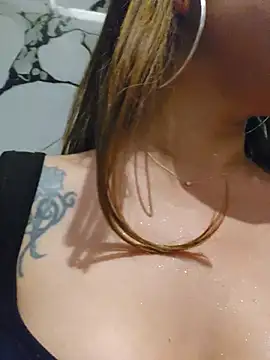 Karen_San_Miguel - Play nipples in public + hot video🥵