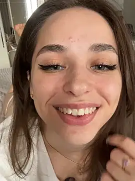 Yoyogirlx - pinch my nipples