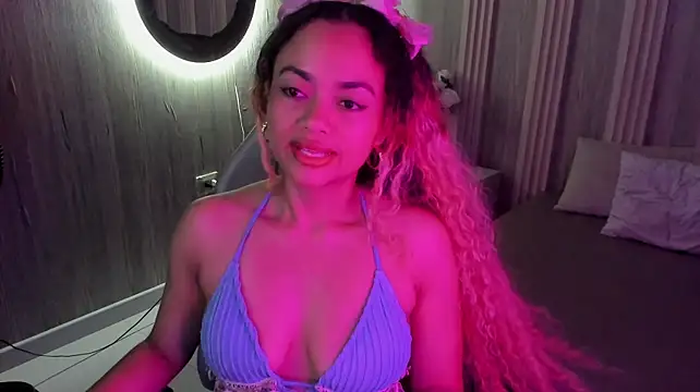CurlyMamii - Spank my booty 🍑