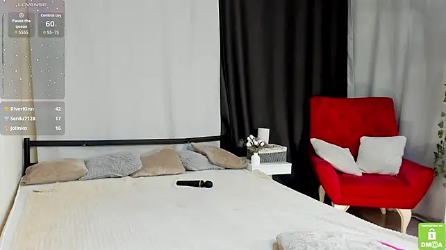 Amelia_skyy - tease my lil boobies