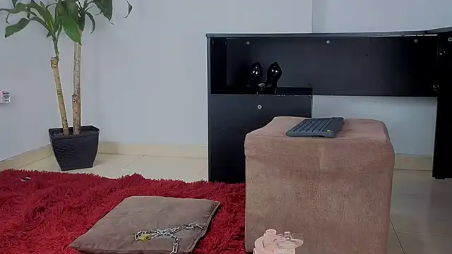 Mariana_Lu - plug ass+ azotes