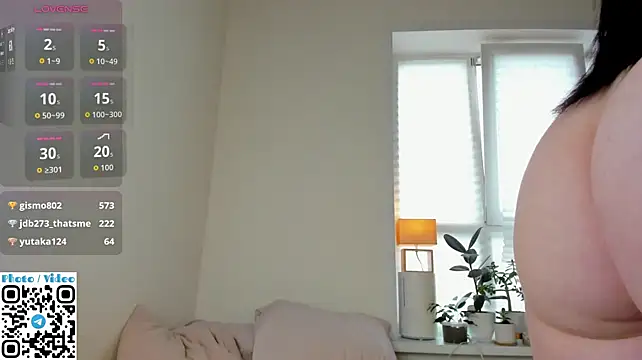 Helen__spark__ - squeeze and touch my tits
