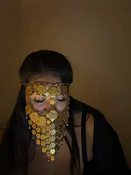 NiaBeurette - Plug dans mon cul