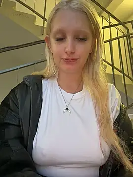 Elfi_InPublic - Good morning Elfi!!Kiss my lips 💋