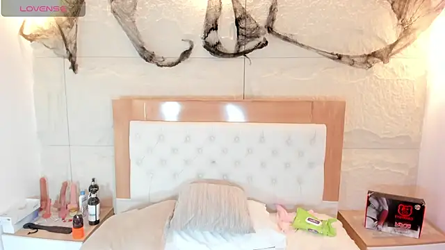 NINAMARTINS - put the plug in my ass daddy 🍑👈🏻🥴