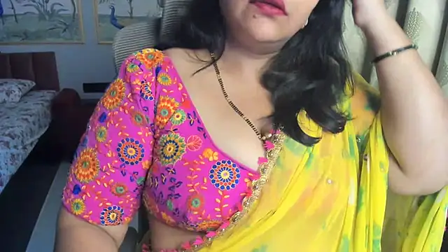 Tarivishu11 - french kiss with open boob