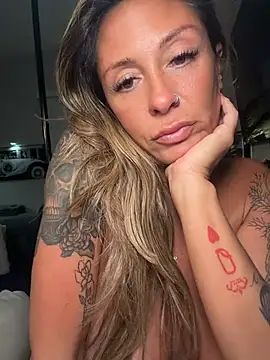Bossyroxy84 - Squirt show