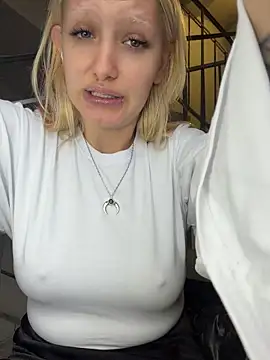 Elfi_InPublic - Massage tits+drool Ahegao in lobby