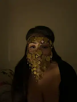 NiaBeurette - Plug dans mon cul
