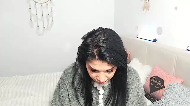 NickyHotXO - naked 20 spanks on the ass