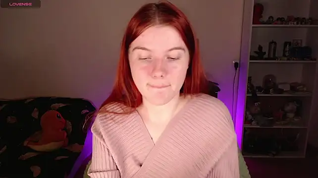 Strawberry_juli - topless show