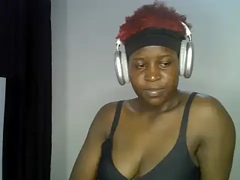 Queennmodell - finger pussy until squirting