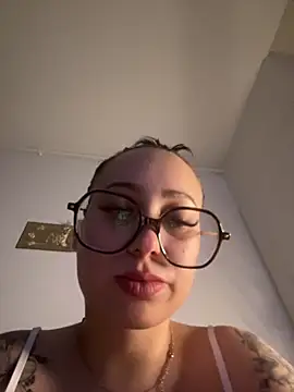 Queenlo_xxx - gagne 2 vidéos baise🔥