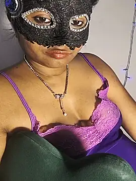 DIRTYSECRET_QUEEN_07