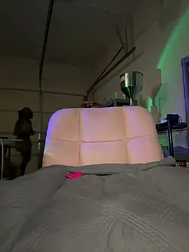 Thechocolatepeach - sloppy dildo sucky + LT 2 mins ctrl