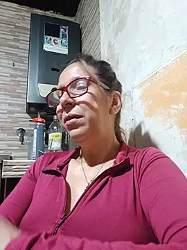 Cari75 - Aceite en tetas 3 minutos