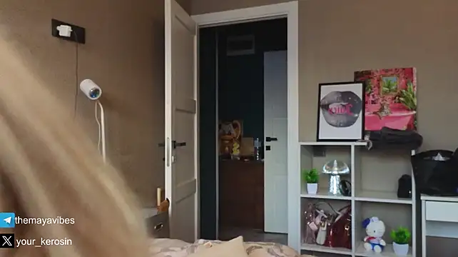 Maya_NextDoor - Touch my wet pussy