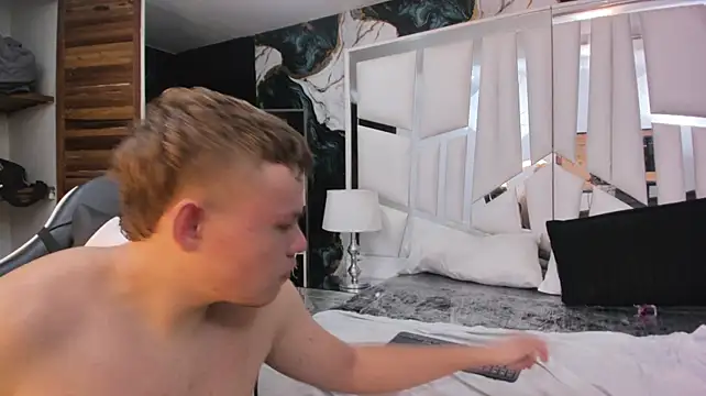 Noah_and_kim69_ - SHAKING ASS