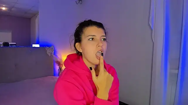 Laura_Leee - naked tits