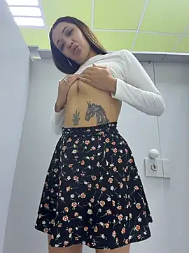Jennxxx- - Hi Jenn! Start day w 3 smacks on bott