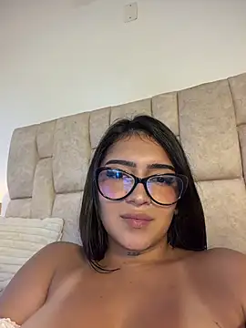 Nicolegh_ - 2 Fingers in pussy + 2 fingers in ass🍑