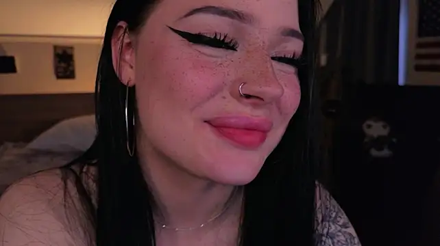 LisaaLiss - suck finger with eyecontact