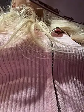 NewLale - Show tits
