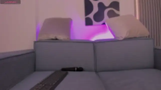 Samii_halem - Boobs close to camera😈